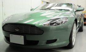 アストンマーティン　ＤＢ９