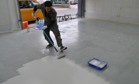 恒例の工房内床面防塵塗料塗り直し！